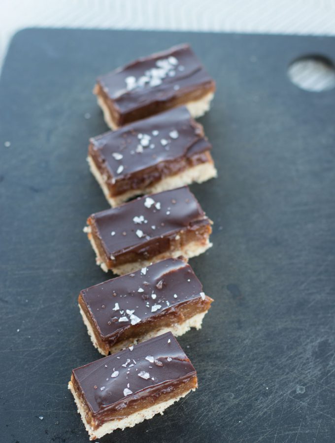 Delicious chocolate cookie bars with Date Caramel